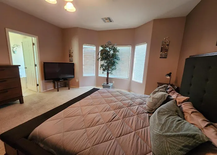 Peaceful 3 Bedrooms Vacation Or Business Retreat *
